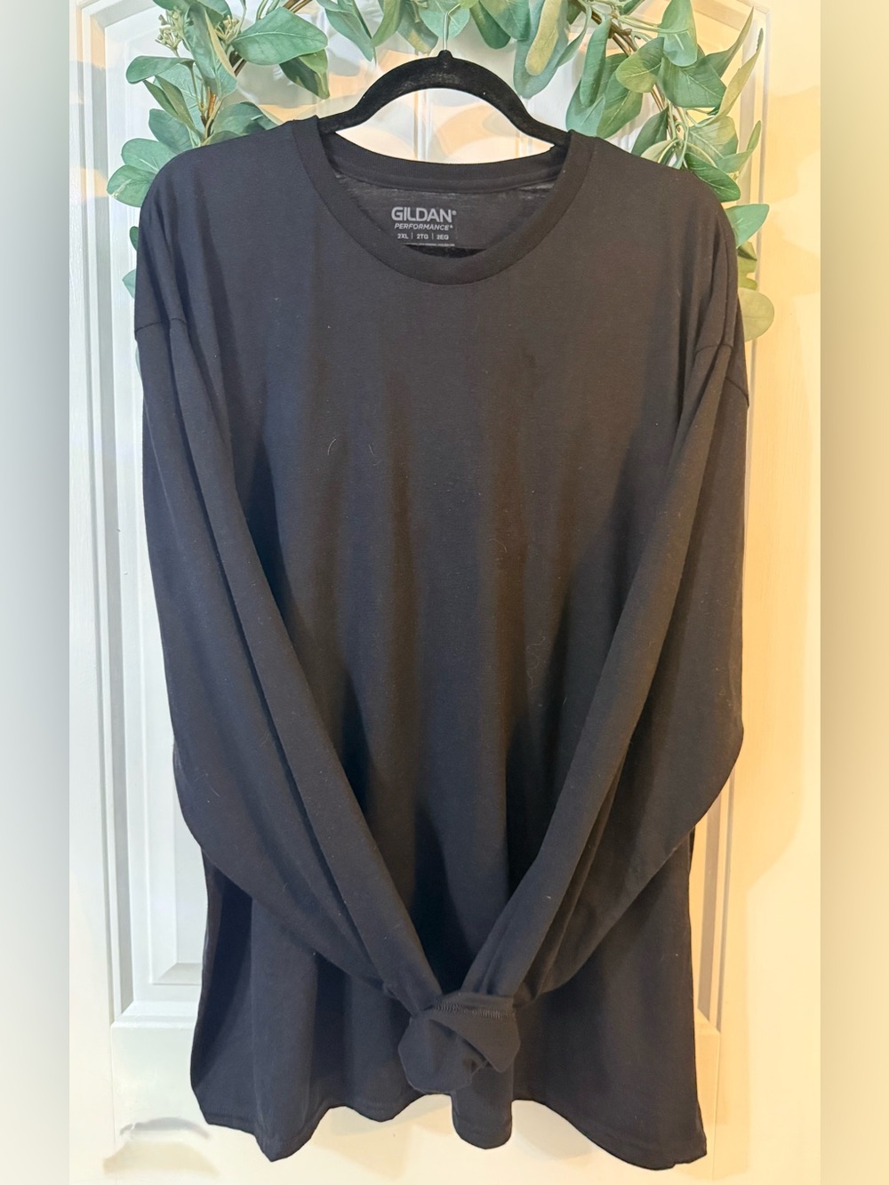 💫10/$25 • Gildan Performance Black Long Sleeve Top